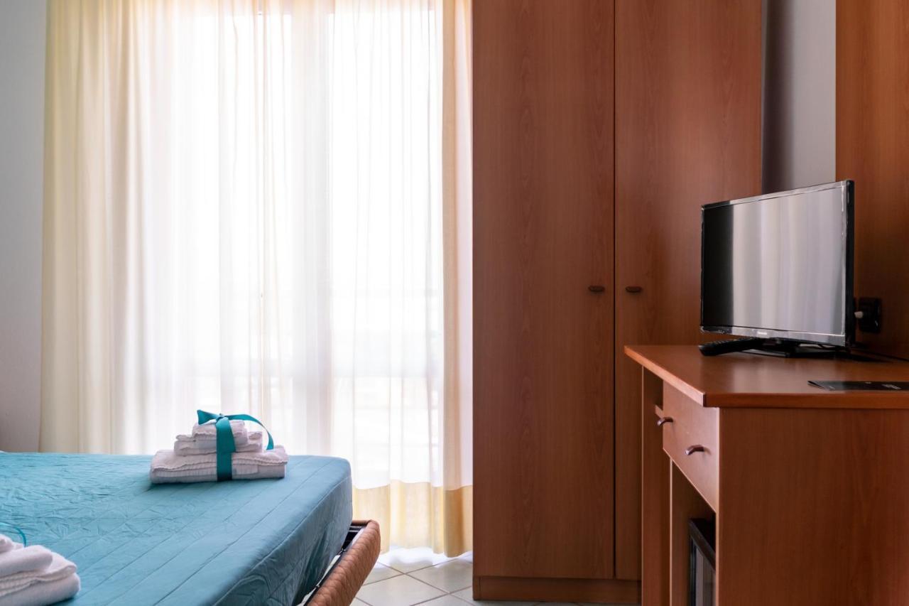 Hotel Alisei Lignano Sabbiadoro Bagian luar foto