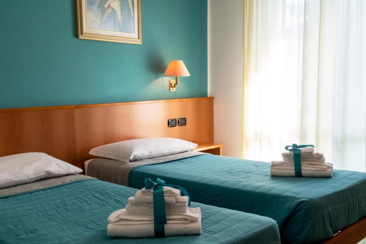 Hotel Alisei Lignano Sabbiadoro Bagian luar foto
