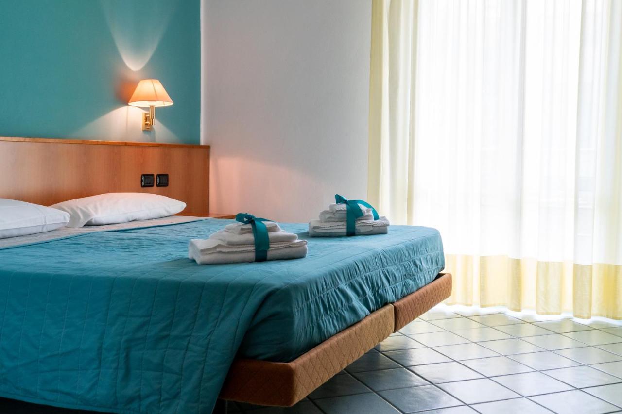 Hotel Alisei Lignano Sabbiadoro Bagian luar foto