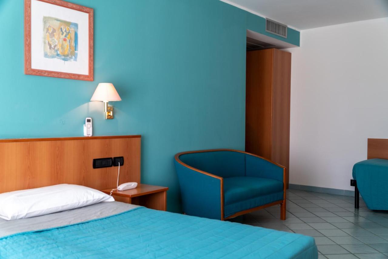 Hotel Alisei Lignano Sabbiadoro Bagian luar foto