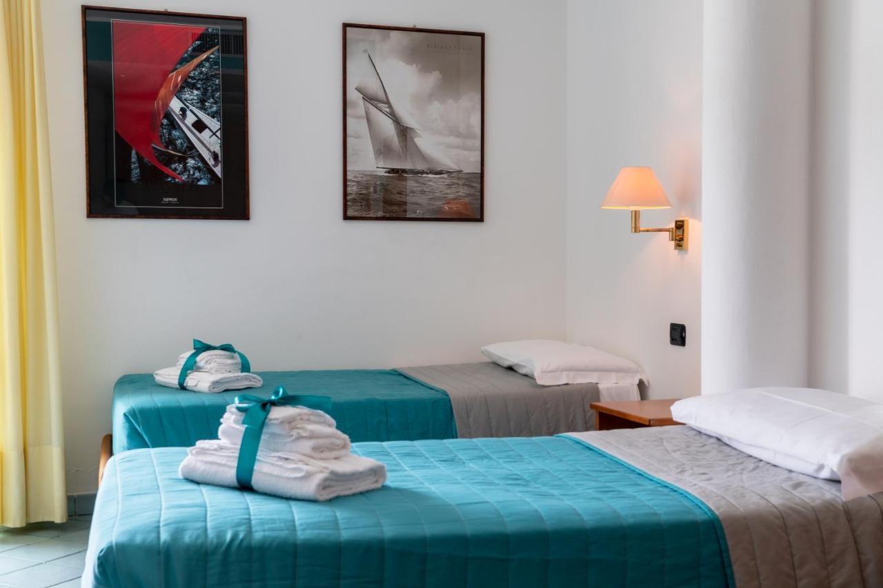 Hotel Alisei Lignano Sabbiadoro Bagian luar foto