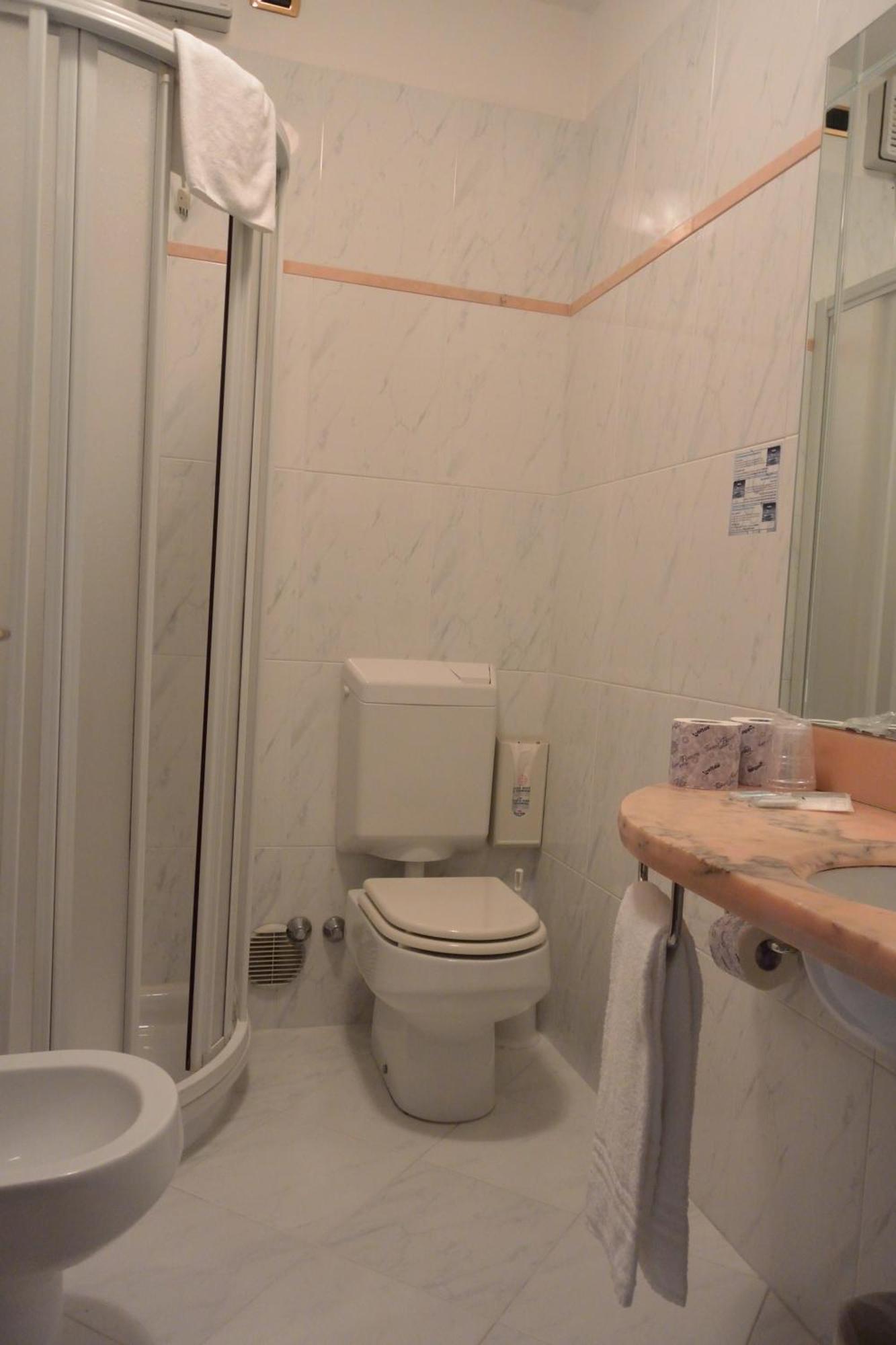 Hotel Alisei Lignano Sabbiadoro Ruang foto