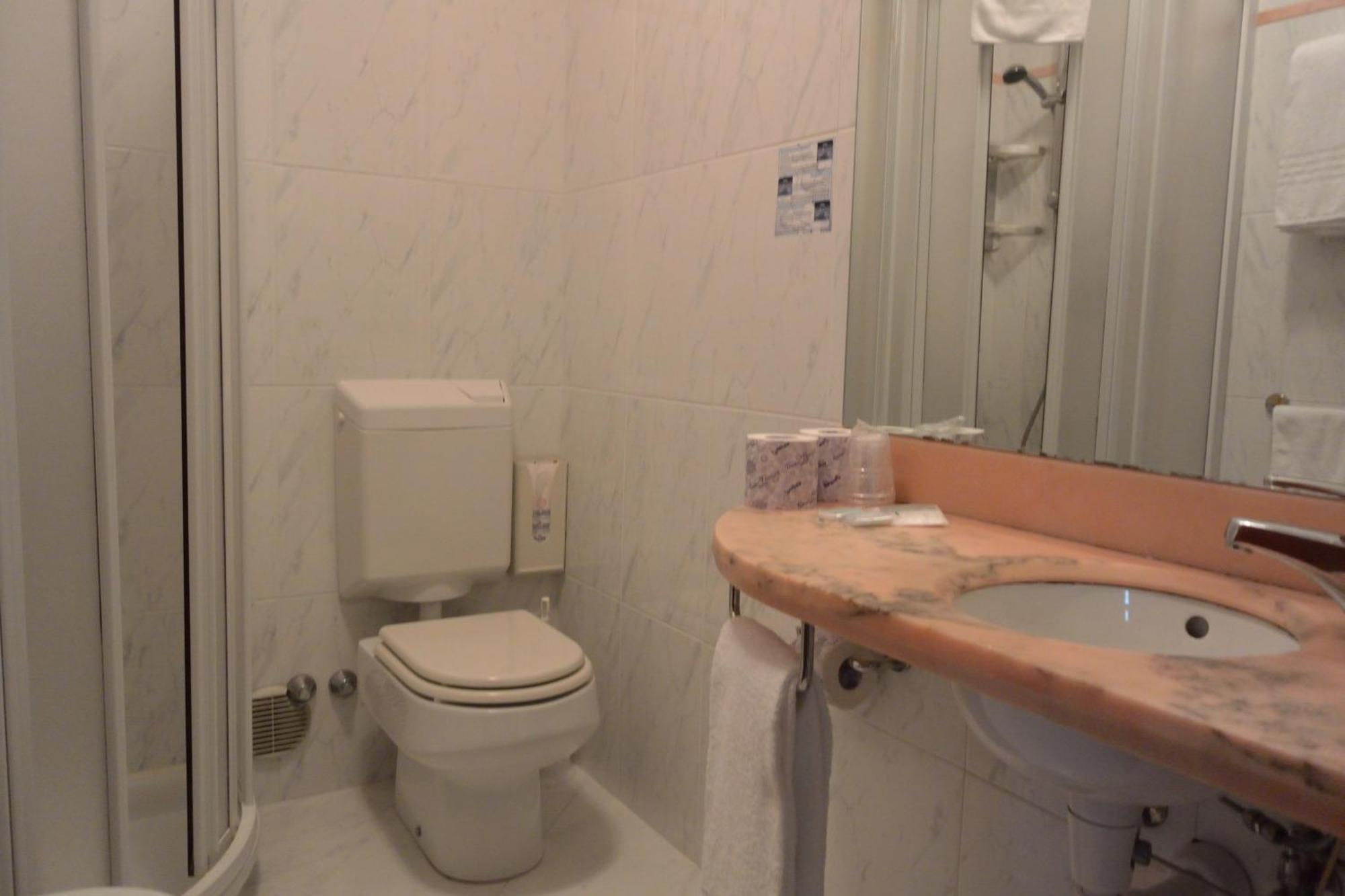Hotel Alisei Lignano Sabbiadoro Ruang foto