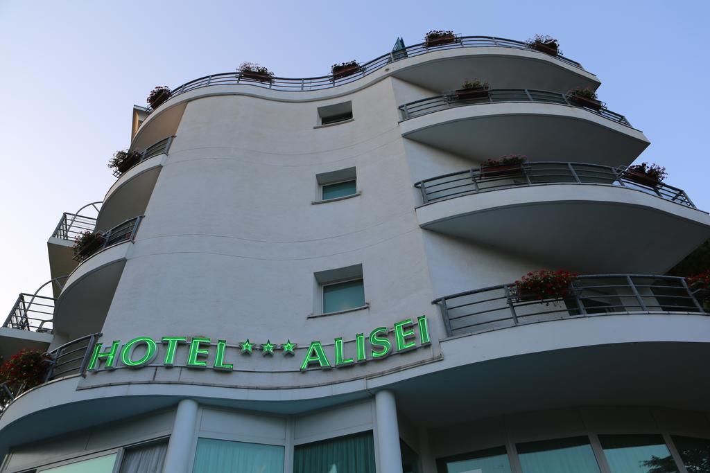 Hotel Alisei Lignano Sabbiadoro Bagian luar foto