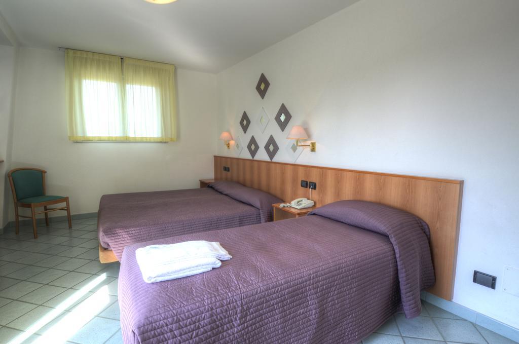 Hotel Alisei Lignano Sabbiadoro Ruang foto