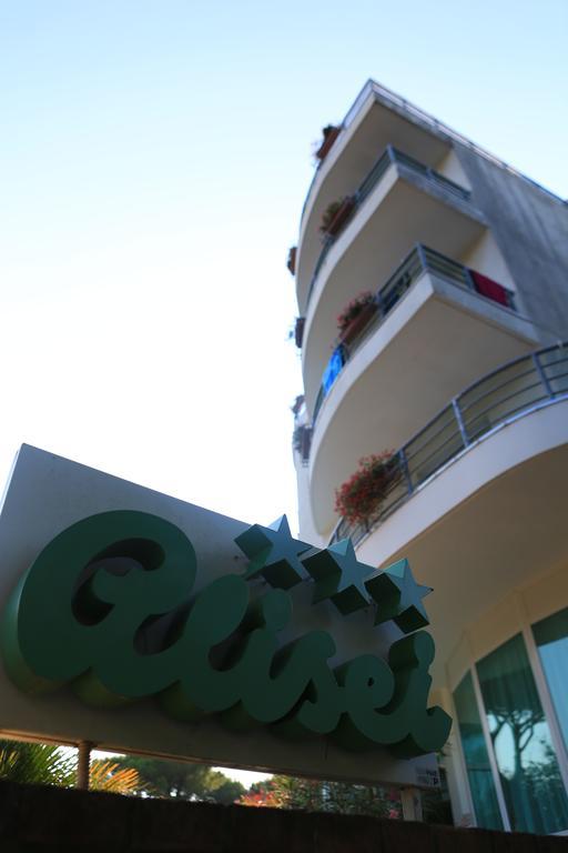 Hotel Alisei Lignano Sabbiadoro Bagian luar foto