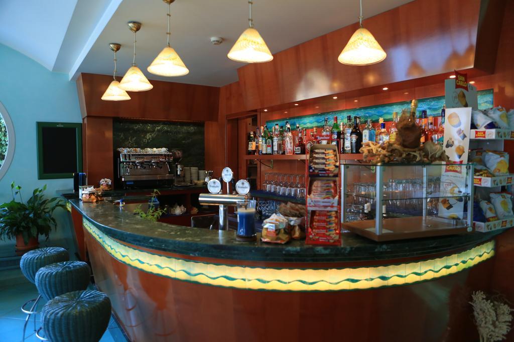 Hotel Alisei Lignano Sabbiadoro Bagian luar foto