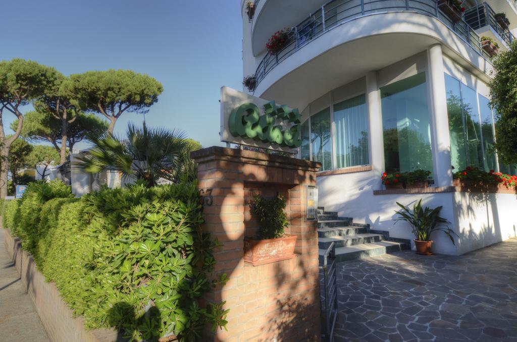 Hotel Alisei Lignano Sabbiadoro Bagian luar foto