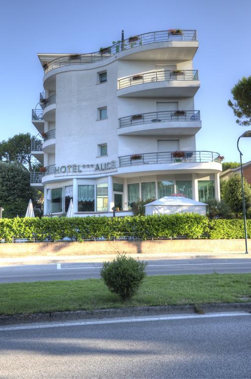 Hotel Alisei Lignano Sabbiadoro Bagian luar foto