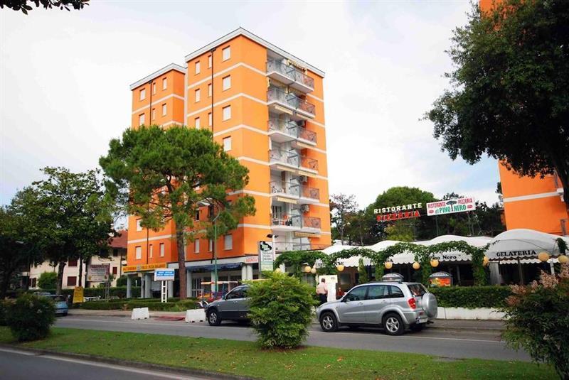 Hotel Alisei Lignano Sabbiadoro Bagian luar foto