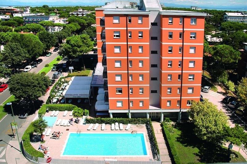 Hotel Alisei Lignano Sabbiadoro Bagian luar foto